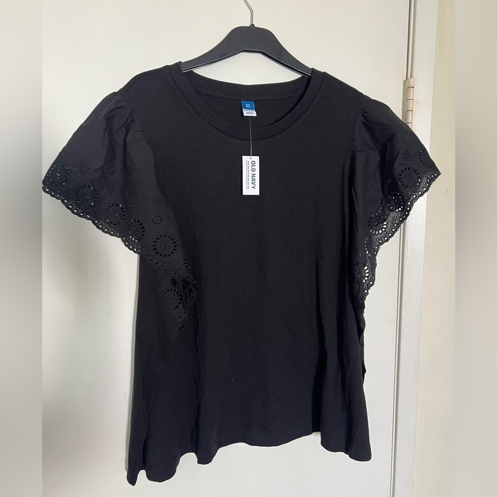 Old Navy Black Eyelet Sleeve Tee